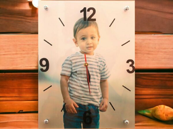 pic on clock - Image 3