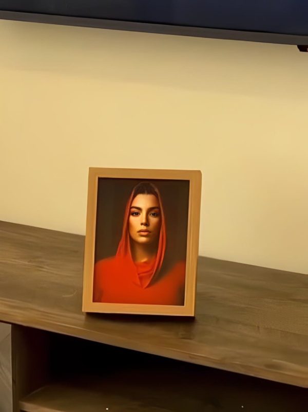 المرأة بالصورة - Image 2